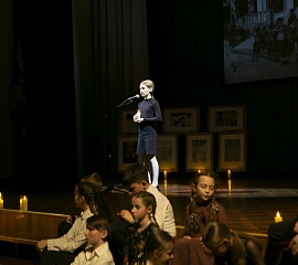 За то, что отстояли Ленинград