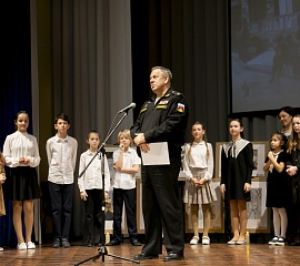 За то, что отстояли Ленинград