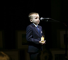 За то, что отстояли Ленинград