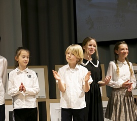 За то, что отстояли Ленинград