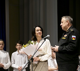 За то, что отстояли Ленинград