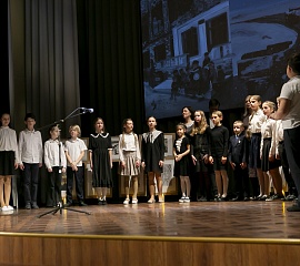 За то, что отстояли Ленинград