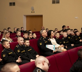 За то, что отстояли Ленинград