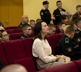 За то, что отстояли Ленинград