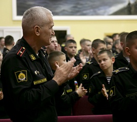 За то, что отстояли Ленинград