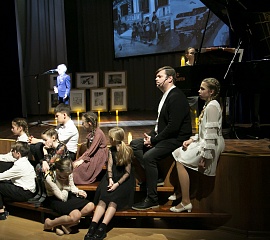 За то, что отстояли Ленинград