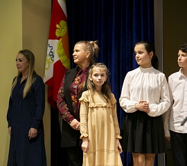 За то, что отстояли Ленинград