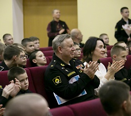 За то, что отстояли Ленинград