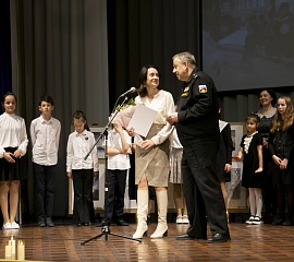 За то, что отстояли Ленинград