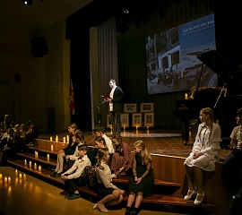 За то, что отстояли Ленинград