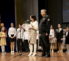 За то, что отстояли Ленинград