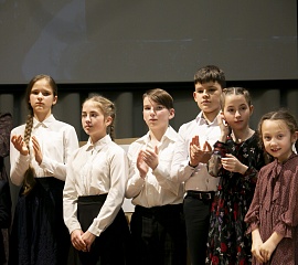 За то, что отстояли Ленинград