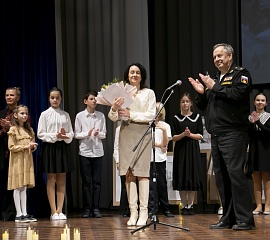 За то, что отстояли Ленинград