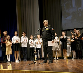 За то, что отстояли Ленинград