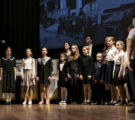 За то, что отстояли Ленинград